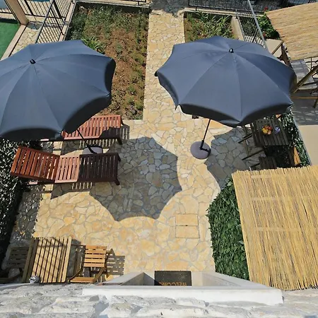 דירה Timeless - Studio With Patio And City View