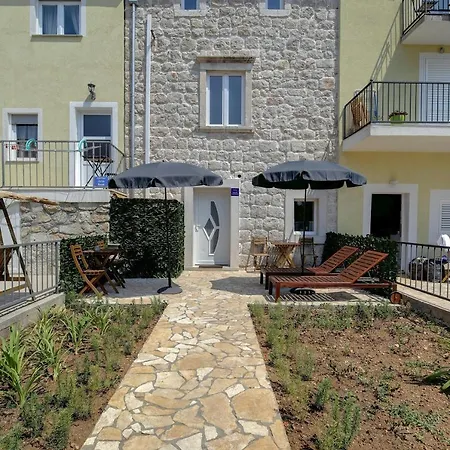 Timeless - Studio With Patio And City View
