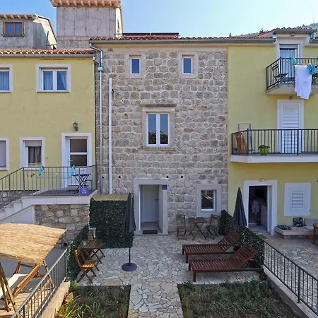 Timeless - Studio With Patio And City View Apartman