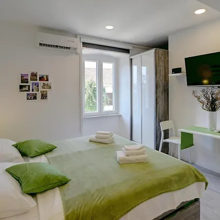 Timeless - Studio With Patio And City View Dubrownik