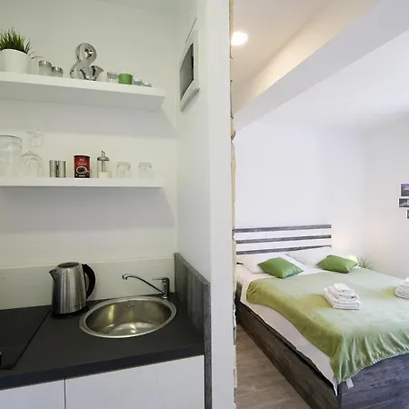 Timeless - Studio With Patio And City View דירה