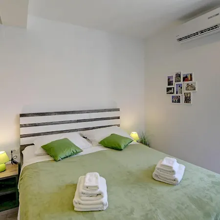 Timeless - Studio With Patio And City View Apartament *